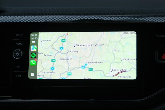 VW Taigo Life Deep Black Perleffekt 