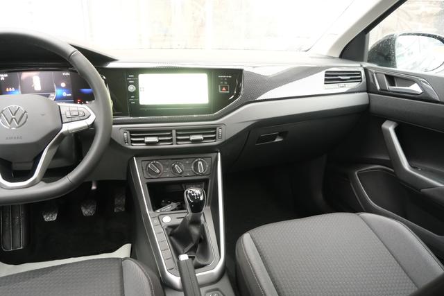 VW Taigo Life Deep Black Perleffekt 