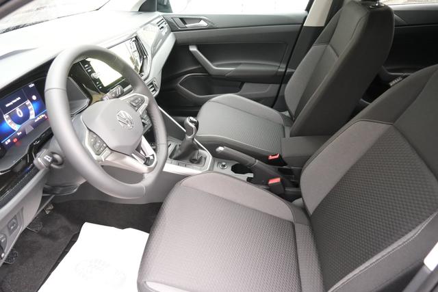 VW Taigo Life Deep Black Perleffekt 