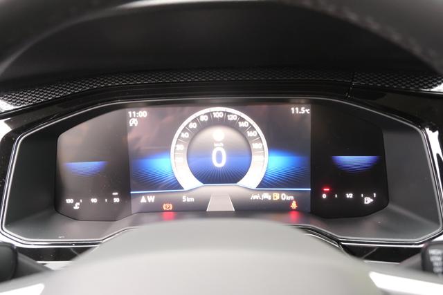 VW Taigo Life Deep Black Perleffekt 