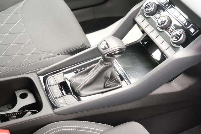 Skoda Karoq Sportline Velvet Rot 