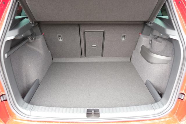 Skoda Karoq Sportline Velvet Rot 