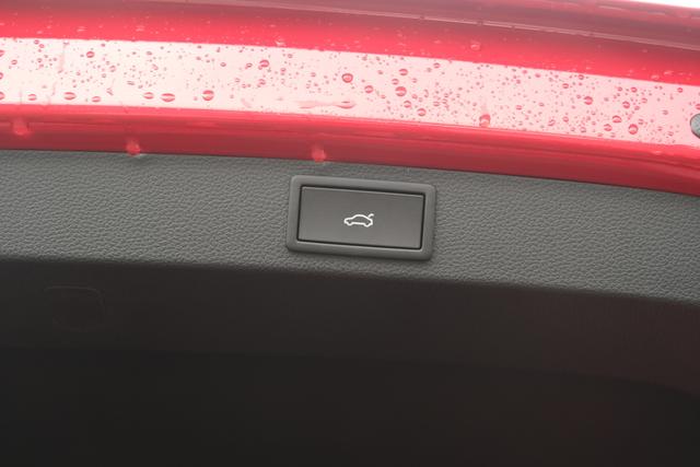 Skoda Karoq Sportline Velvet Rot 