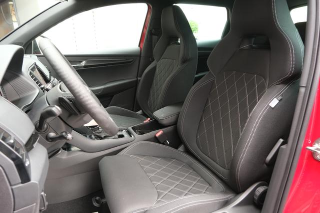 Skoda Karoq Sportline Velvet Rot 