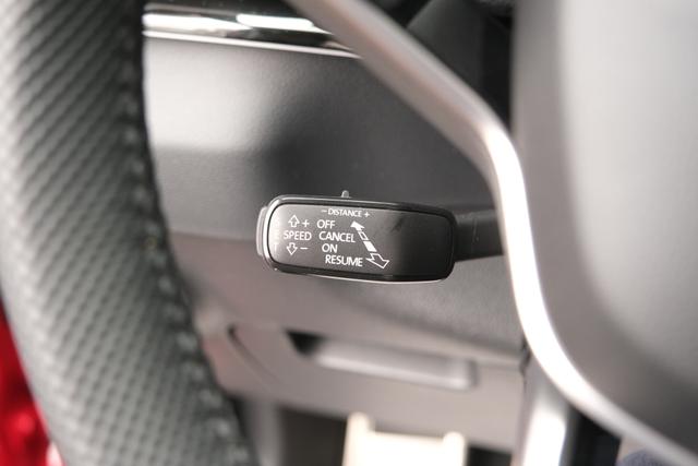 Skoda Karoq Sportline Velvet Rot 