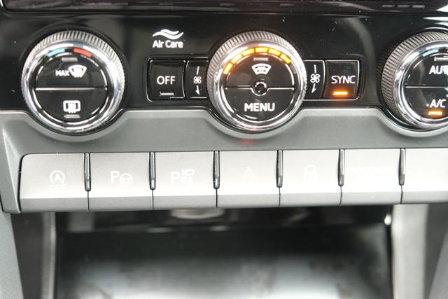 Skoda Karoq Sportline Velvet Rot 