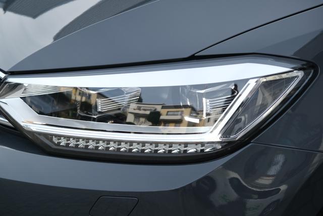 VW Touran 1.5 TSI DSG Delfingrau 