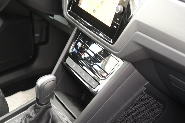 VW Touran 1.5 TSI DSG Delfingrau 