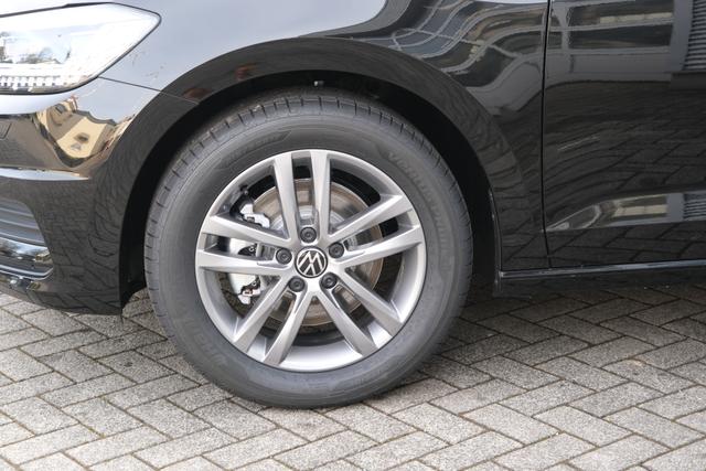 VW Touran 1.5 TSI DSG Grenadilschwarz 