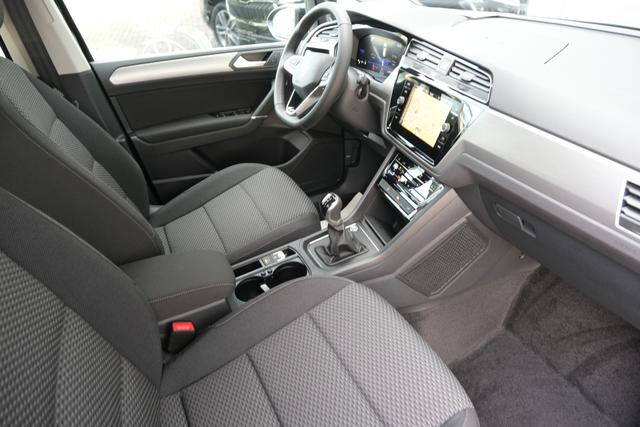 VW Touran 1.5 TSI DSG Grenadilschwarz 