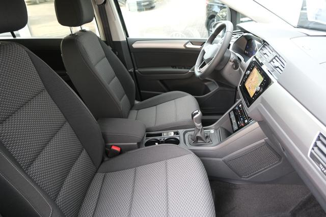 VW Touran 1.5 TSI DSG Grenadilschwarz 