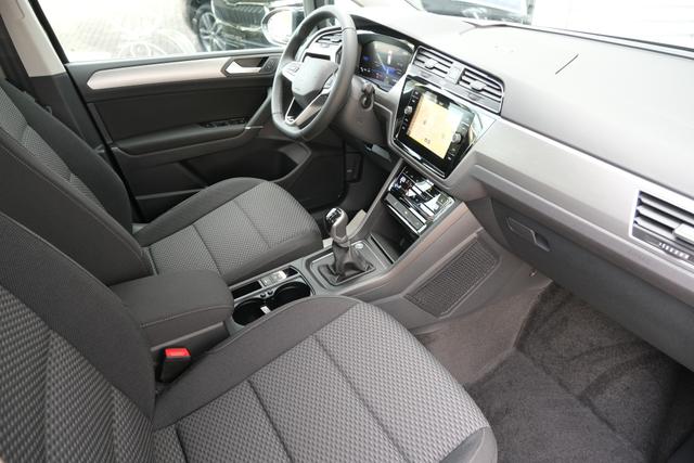 VW Touran 1.5 TSI DSG Grenadilschwarz 