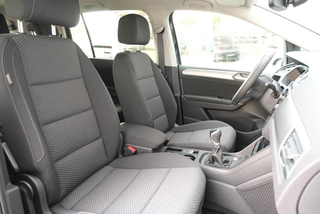 VW Touran 1.5 TSI DSG Grenadilschwarz 