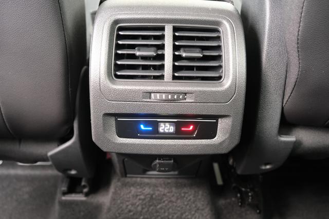 VW Touran 1.5 TSI DSG Grenadilschwarz 