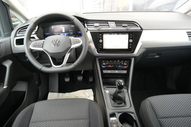 VW Touran 1.5 TSI DSG Grenadilschwarz 