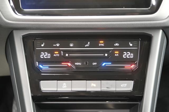 VW Touran 1.5 TSI DSG Grenadilschwarz 