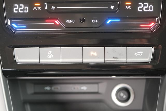 VW Touran 1.5 TSI DSG Grenadilschwarz 