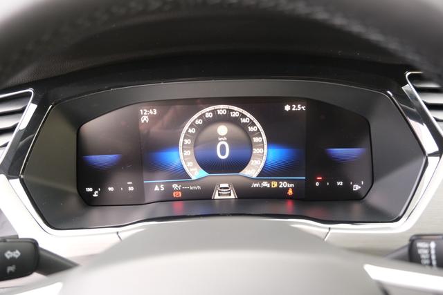 VW Touran 1.5 TSI DSG Grenadilschwarz 