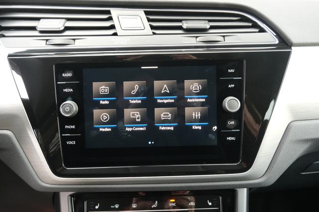 VW Touran 1.5 TSI DSG Grenadilschwarz 