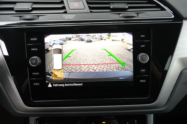 VW Touran 1.5 TSI DSG Grenadilschwarz 