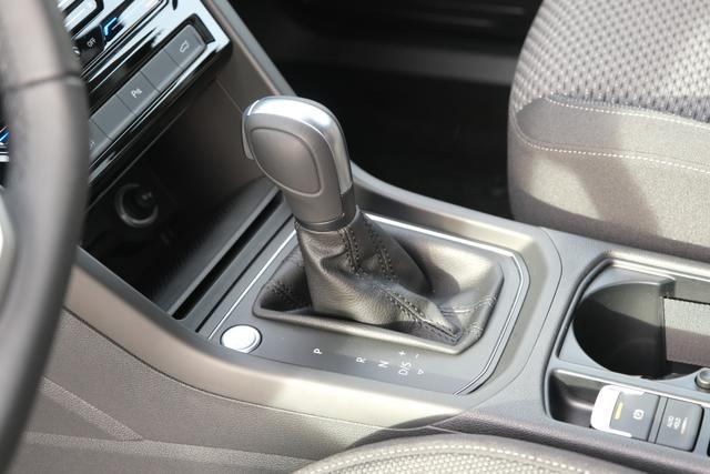 VW Touran 1.5 TSI DSG Grenadilschwarz 