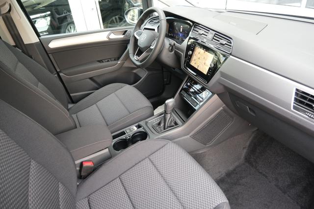 VW Touran 1.5 TSI DSG Grenadilschwarz 
