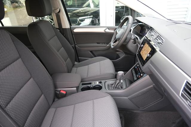 VW Touran 1.5 TSI DSG Grenadilschwarz 