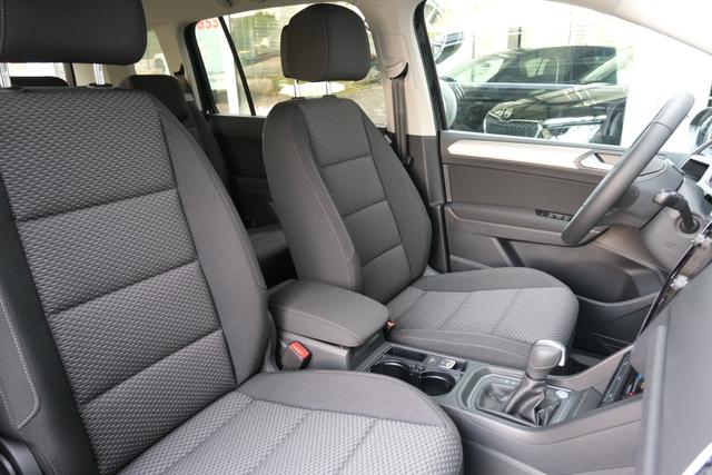 VW Touran 1.5 TSI DSG Grenadilschwarz 