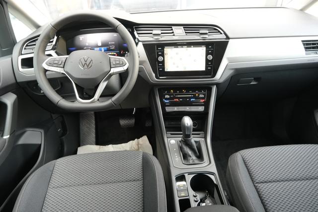 VW Touran 1.5 TSI DSG Grenadilschwarz 
