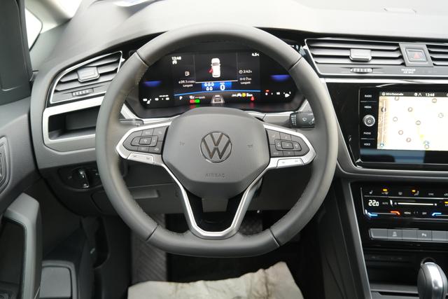 VW Touran 1.5 TSI DSG Grenadilschwarz 