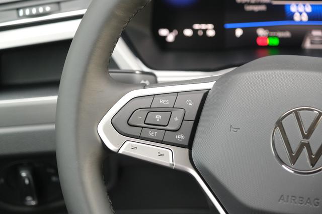 VW Touran 1.5 TSI DSG Grenadilschwarz 