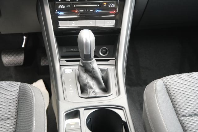 VW Touran 1.5 TSI DSG Grenadilschwarz 