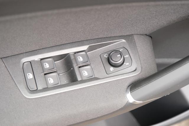 VW Touran 1.5 TSI DSG Grenadilschwarz 