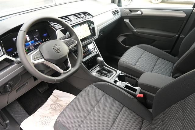 VW Touran 1.5 TSI DSG Grenadilschwarz 