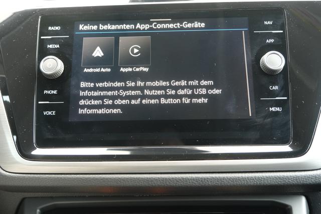 VW Touran 1.5 TSI DSG Grenadilschwarz 