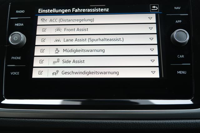 VW Touran 1.5 TSI DSG Grenadilschwarz 