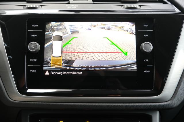 VW Touran 1.5 TSI DSG Grenadilschwarz 