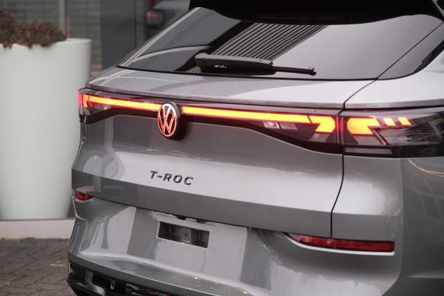 VW T-Roc 1.5 eTSI R-Line Wolf Grey 