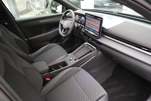VW T-Roc 1.5 eTSI R-Line Wolf Grey 