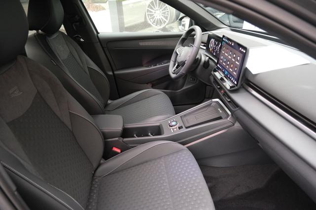 VW T-Roc 1.5 eTSI R-Line Wolf Grey 