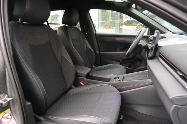 VW T-Roc 1.5 eTSI R-Line Wolf Grey 