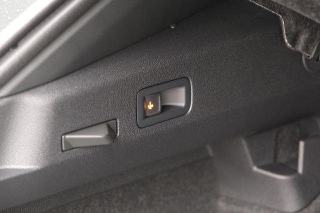 VW T-Roc 1.5 eTSI R-Line Wolf Grey 