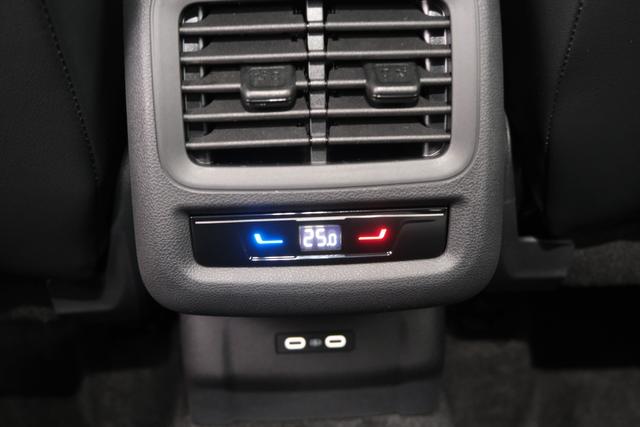 VW T-Roc 1.5 eTSI R-Line Wolf Grey 