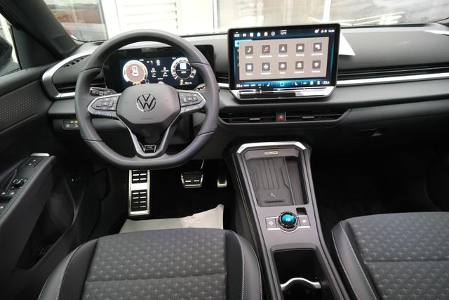 VW T-Roc 1.5 eTSI R-Line Wolf Grey 