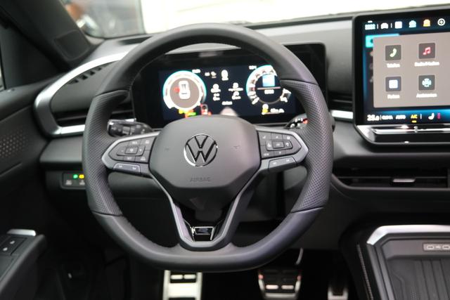 VW T-Roc 1.5 eTSI R-Line Wolf Grey 