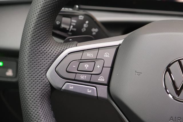 VW T-Roc 1.5 eTSI R-Line Wolf Grey 