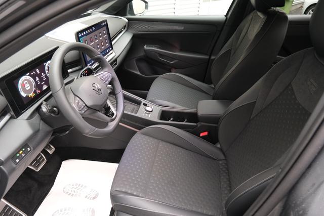 VW T-Roc 1.5 eTSI R-Line Wolf Grey 