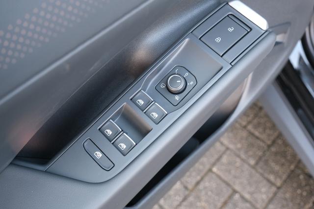 VW T-Roc eTSI R-Line 