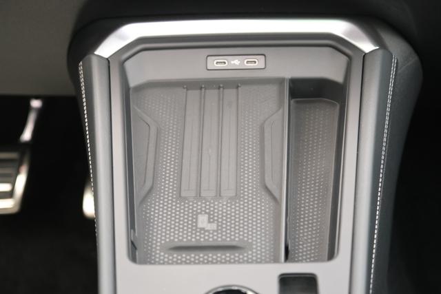 VW T-Roc eTSI R-Line 