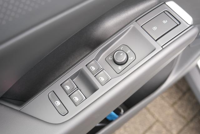 VW T-Roc eTSI R-Line 